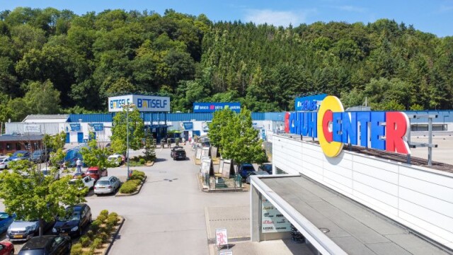 Ingeldorf retail site