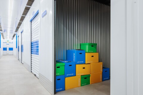 Storo self storage facility